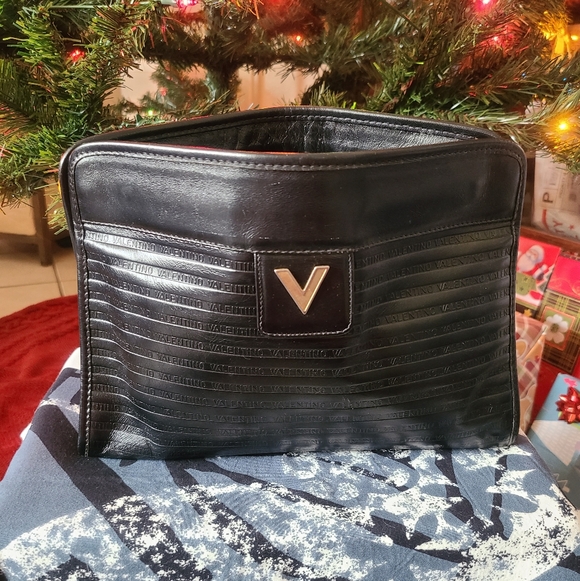 Mario Valentino Handbags - ❤️✨️Vintage Mario Valentino Clutch✨️❤️